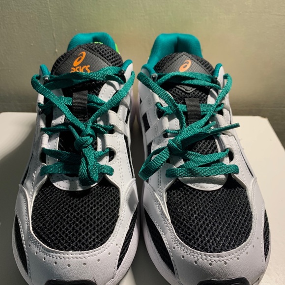 ASICS - Picture 9 of 13